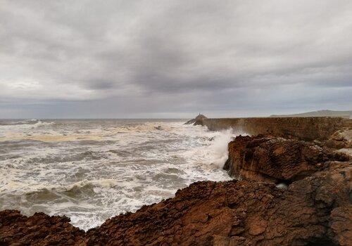 vagues en zone côtière